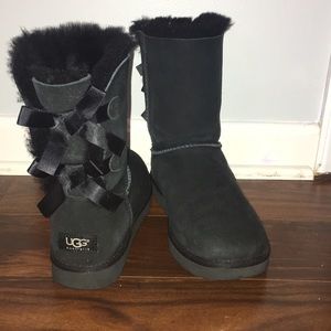 Black bailey bow uggs